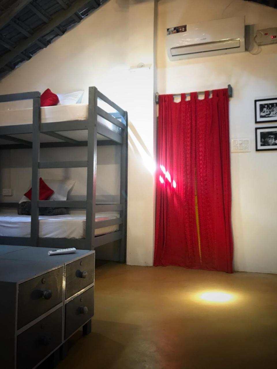 Craft Hostels Анджуна Екстериор снимка